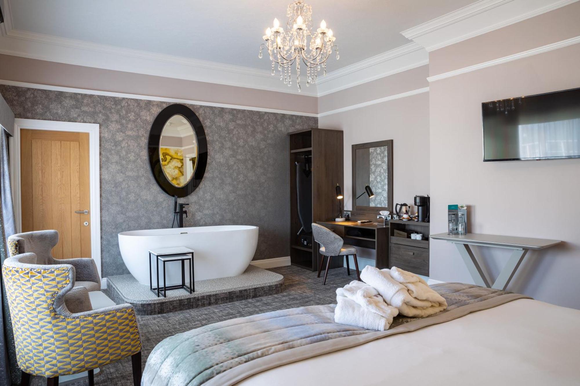 Barton Manor & Spa; Bw Signature Collection Отель