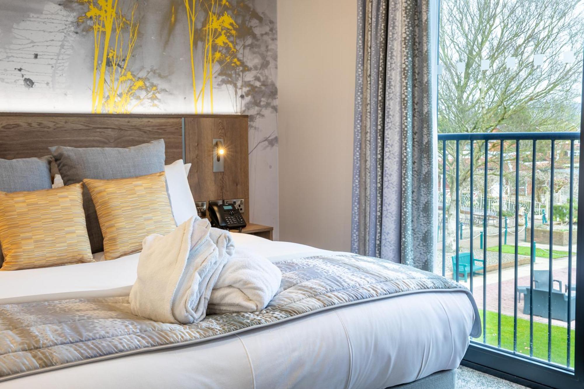 Barton Manor & Spa; Bw Signature Collection 4*